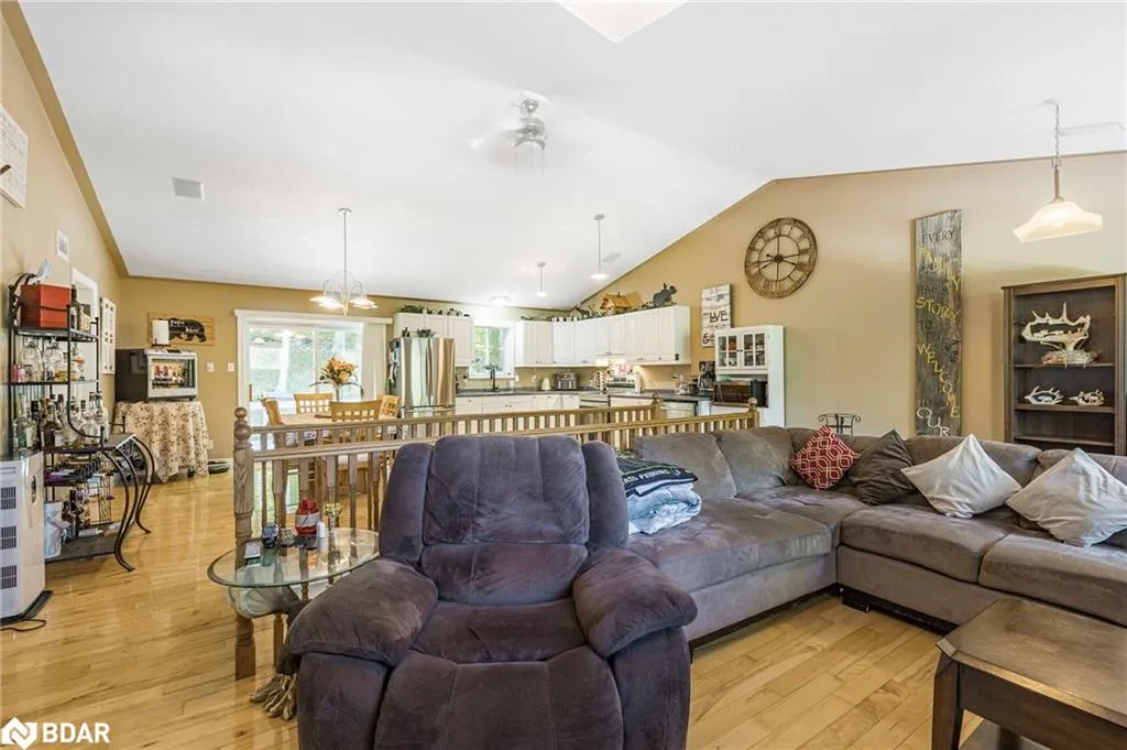 87 Farlain Lake Road E