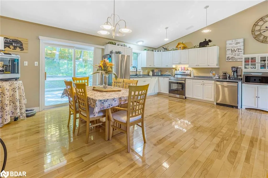 87 Farlain Lake Road E