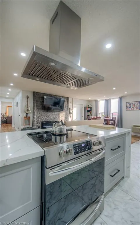 185 Kehl Street, #410