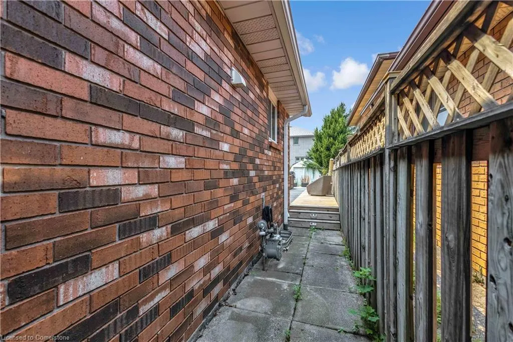 18 Rosewell Street
