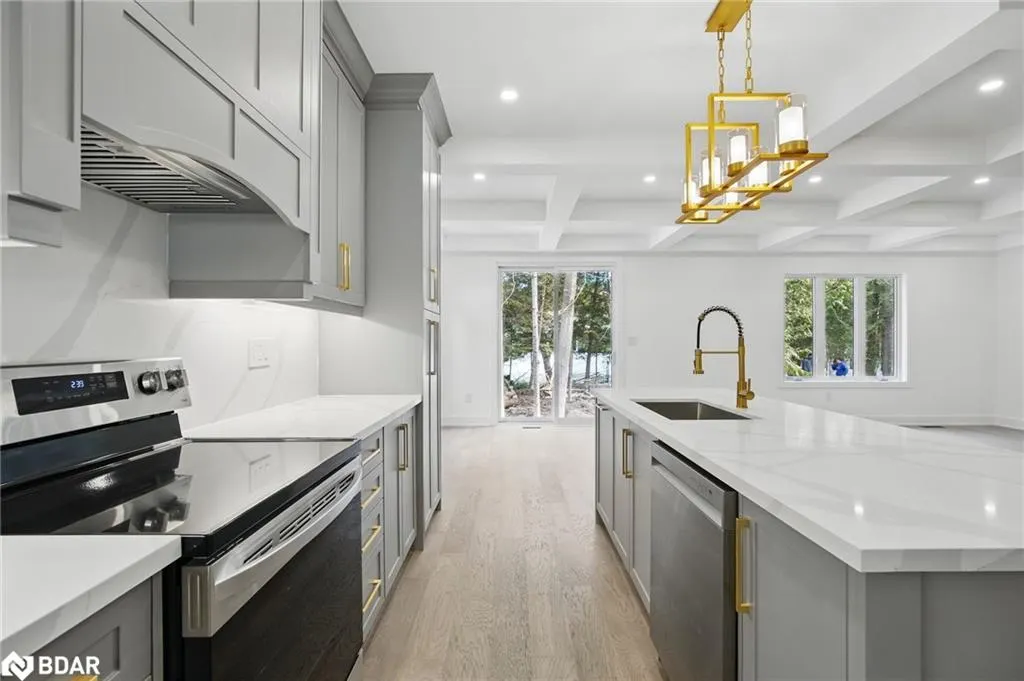 48 Iroquois Crescent