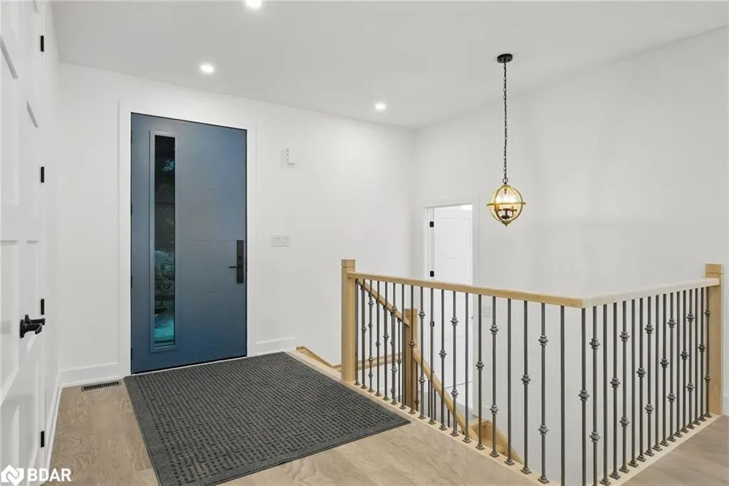 48 Iroquois Crescent
