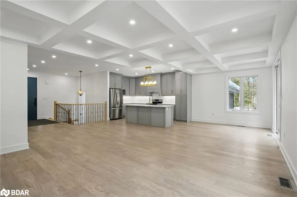 48 Iroquois Crescent
