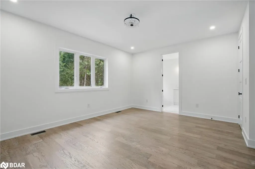 48 Iroquois Crescent