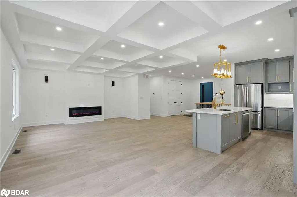 48 Iroquois Crescent