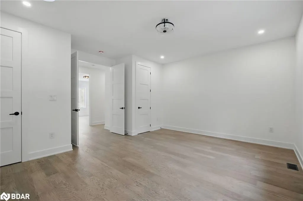 48 Iroquois Crescent
