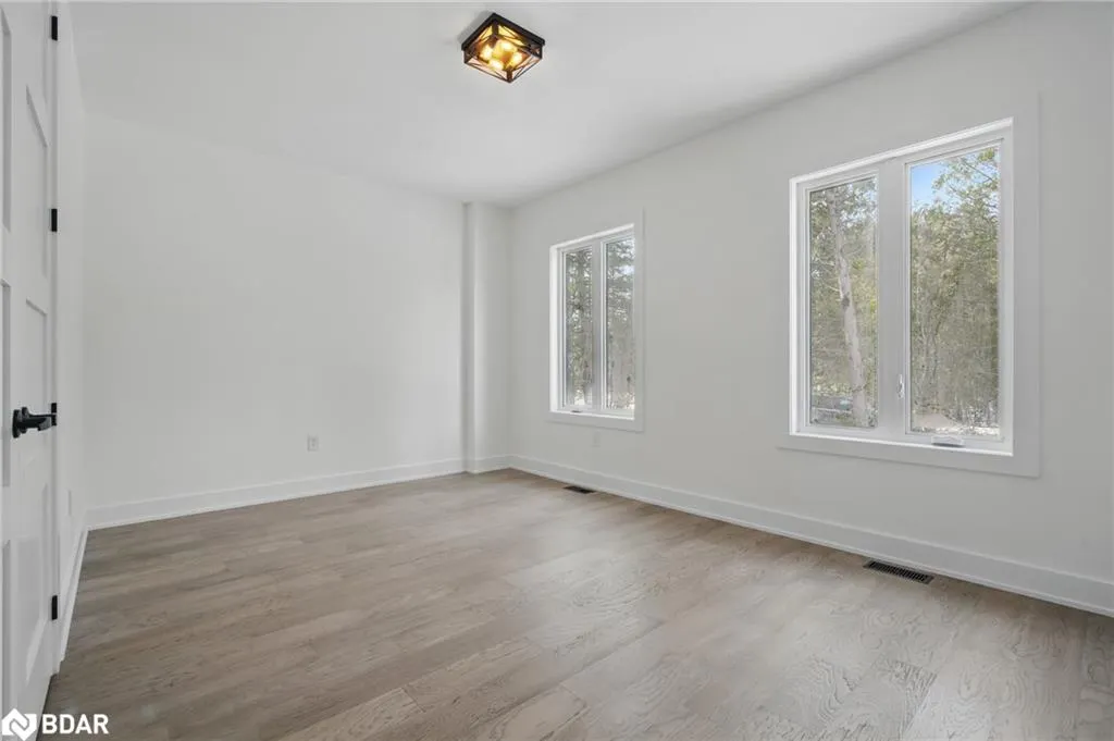 48 Iroquois Crescent
