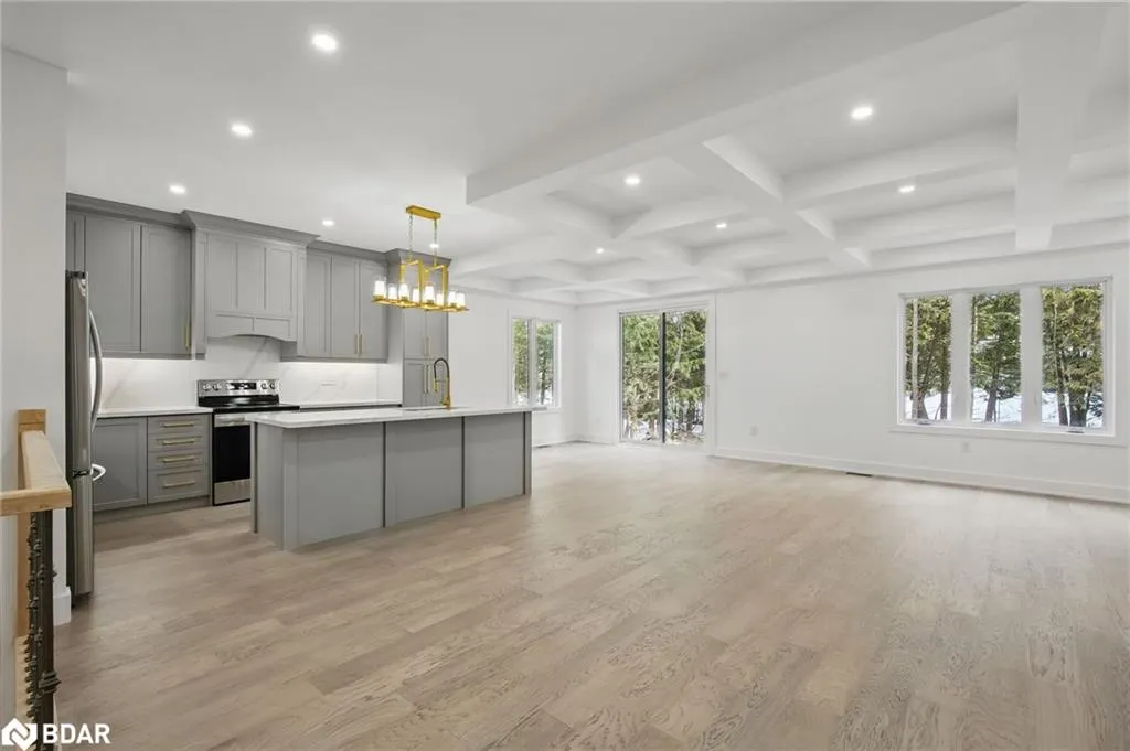 48 Iroquois Crescent