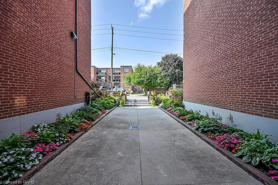 9 Grant Boulevard, #107