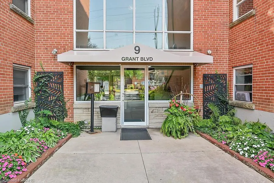 9 Grant Boulevard, #107