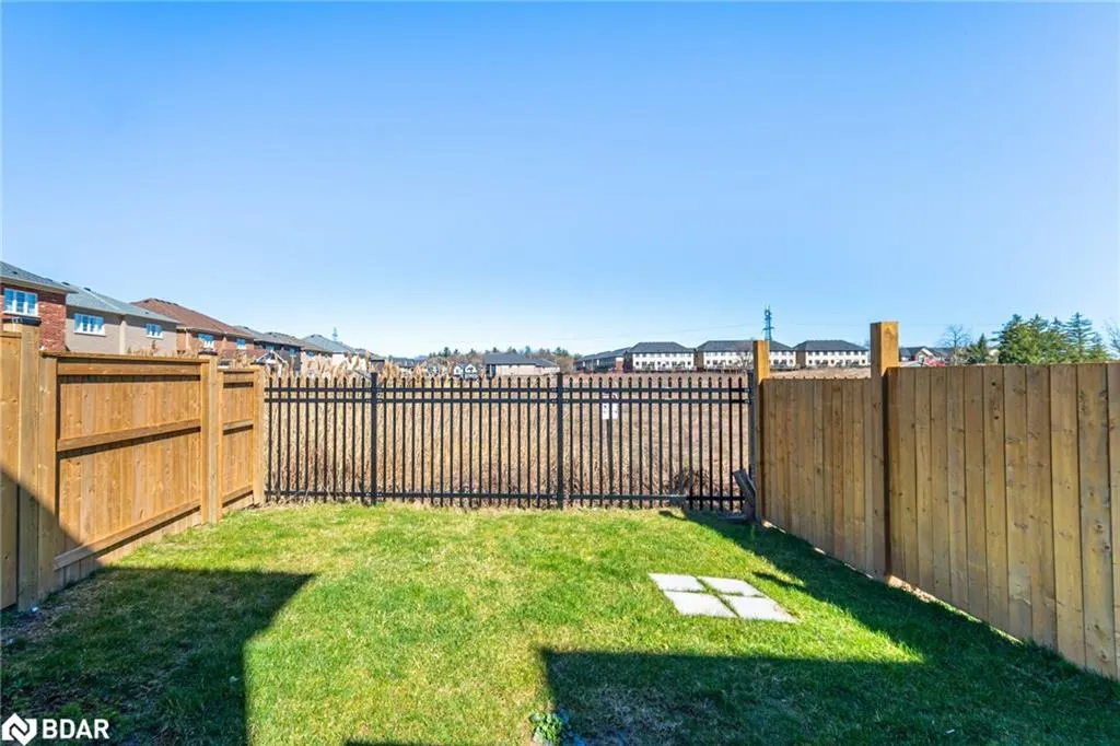 84 Heming Trail