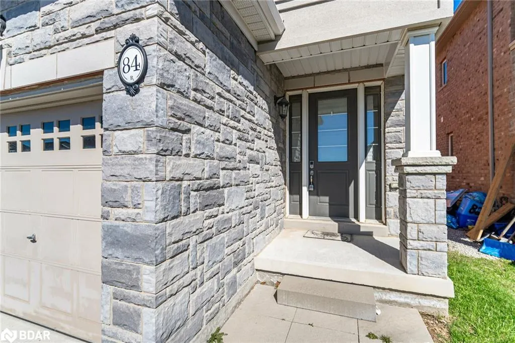 84 Heming Trail