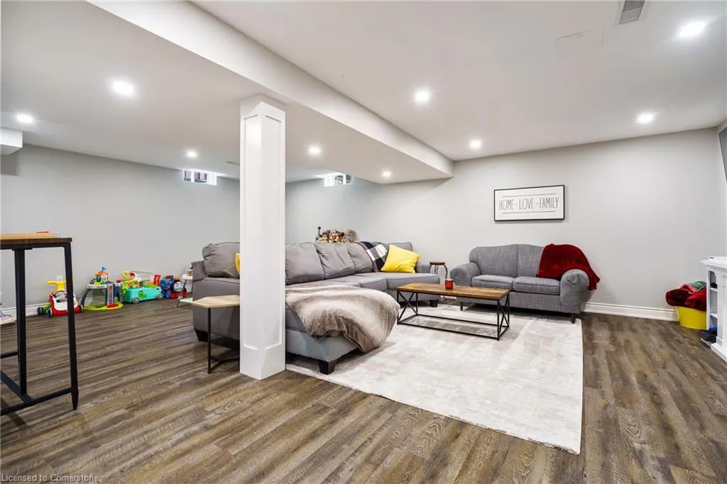 40 Stoneglen Way