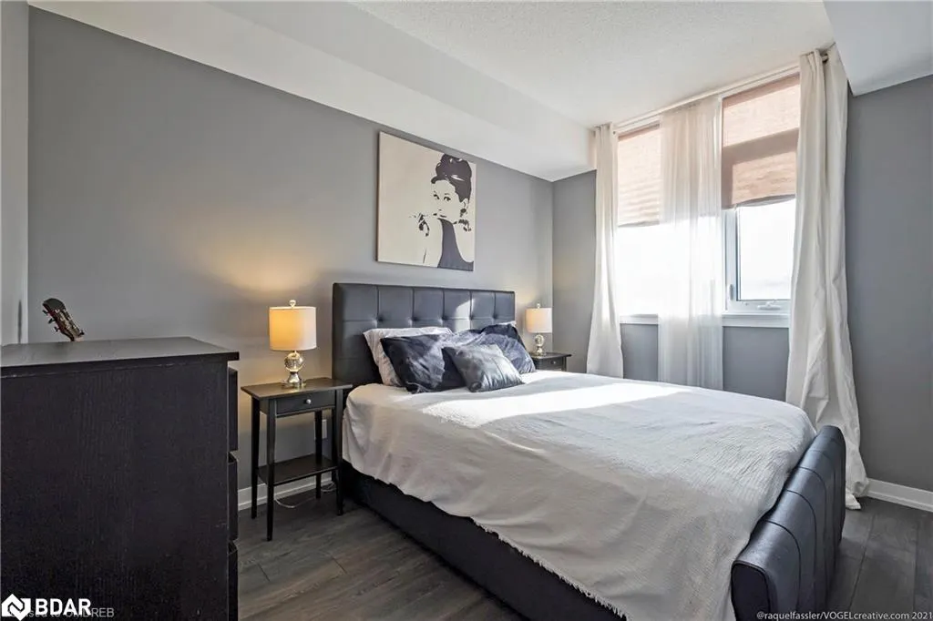 1284 Guelph Line, #211