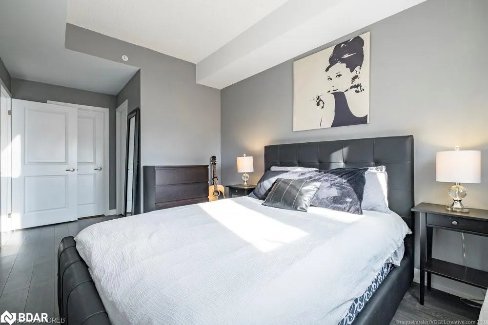 1284 Guelph Line, #211