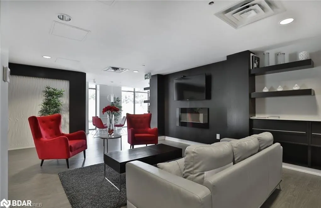 1284 Guelph Line, #211