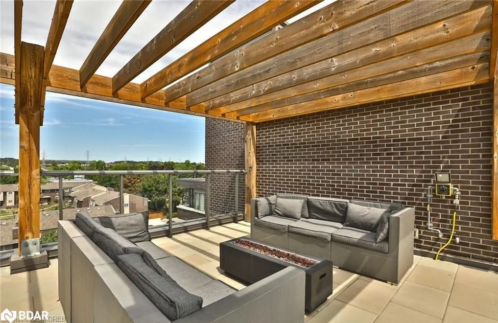 1284 Guelph Line, #211