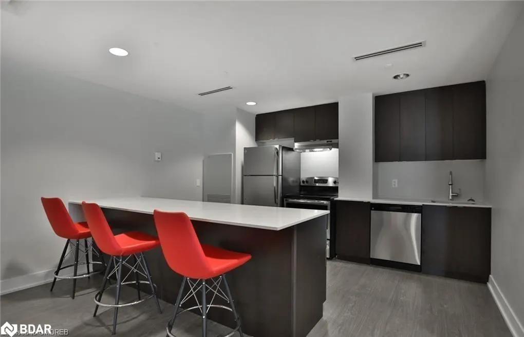 1284 Guelph Line, #211