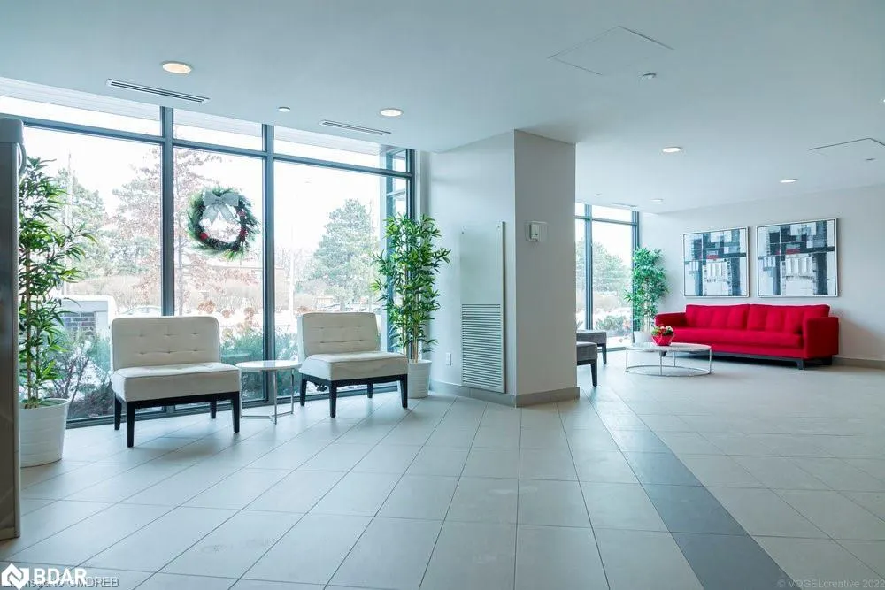 1284 Guelph Line, #211