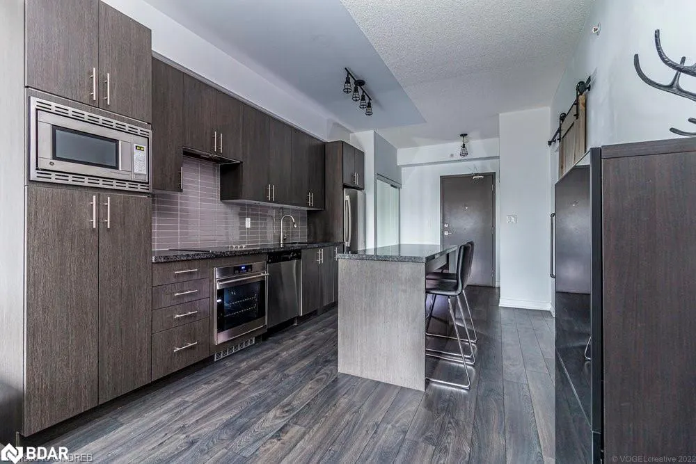1284 Guelph Line, #211