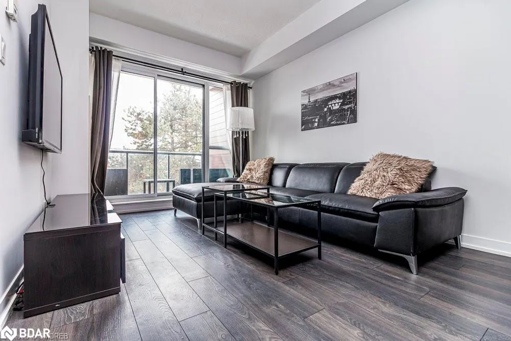 1284 Guelph Line, #211