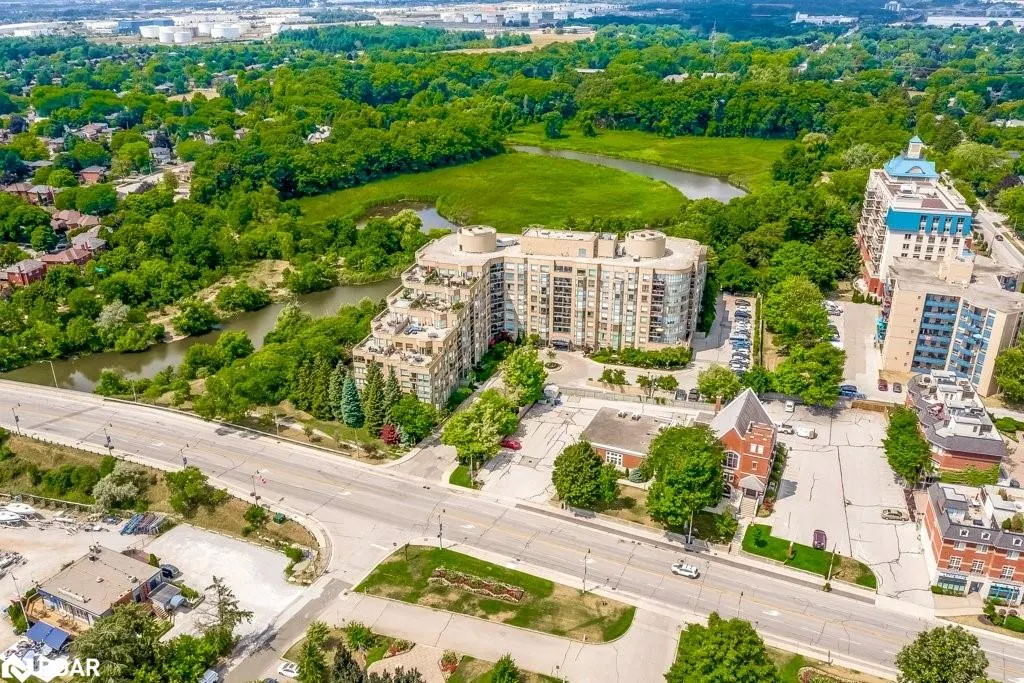 2511 Lakeshore Road W, #720