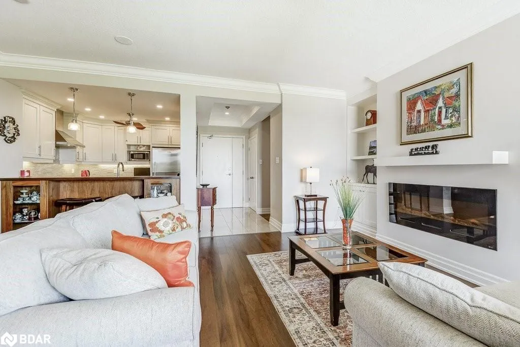 2511 Lakeshore Road W, #720