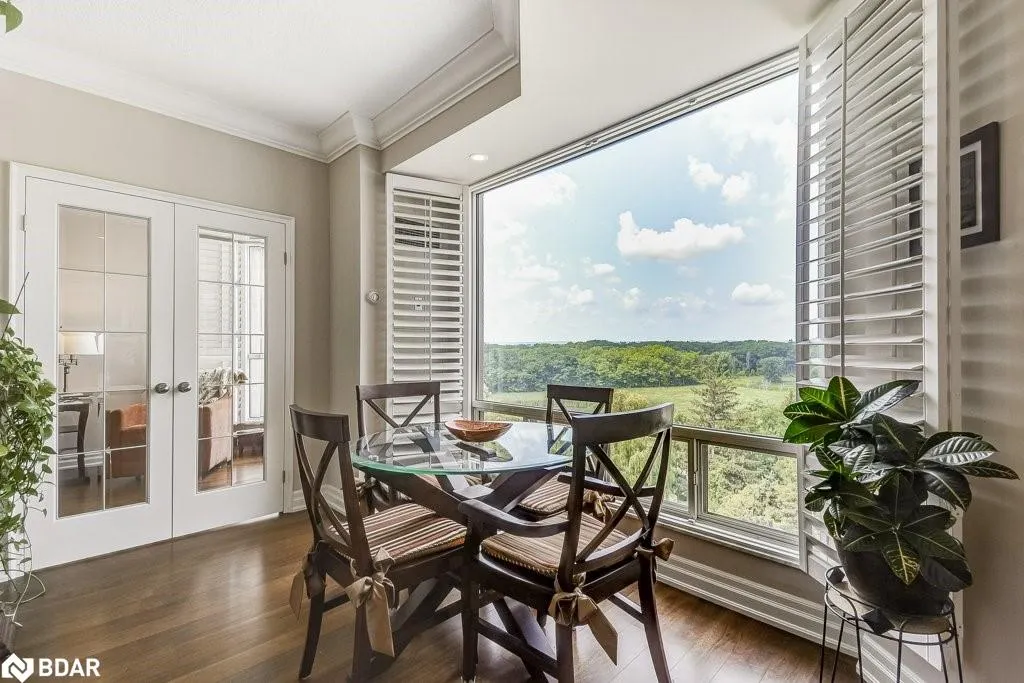 2511 Lakeshore Road W, #720