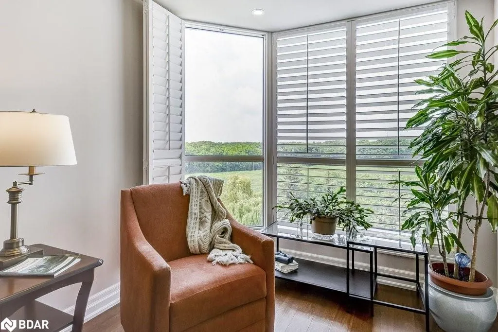 2511 Lakeshore Road W, #720