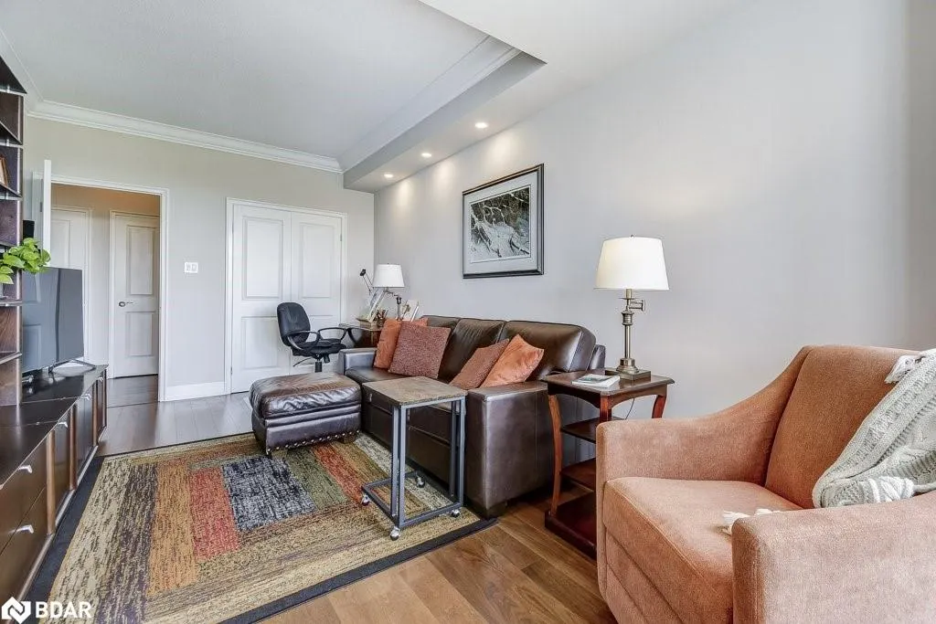 2511 Lakeshore Road W, #720
