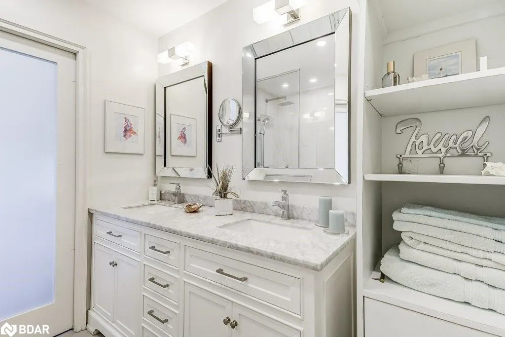 2511 Lakeshore Road W, #720