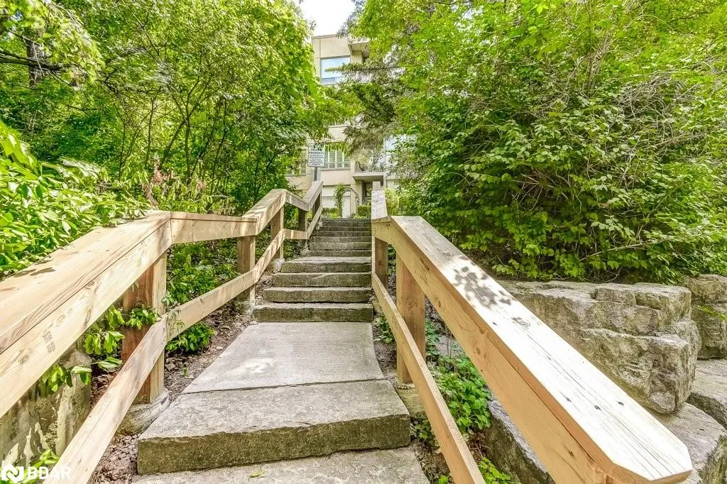 2511 Lakeshore Road W, #720