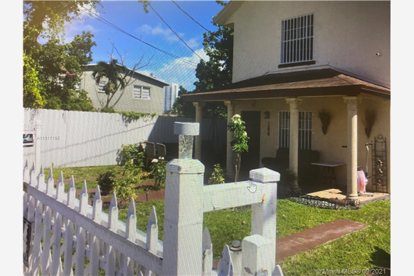 160 NW 27th St, Miami