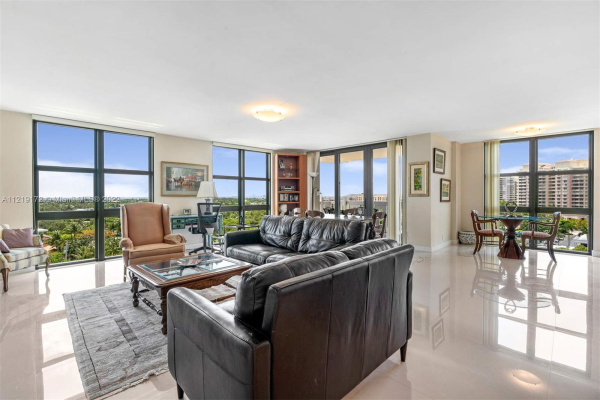 1121 Crandon Blvd, Key Biscayne
