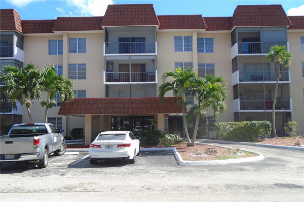 4170 Inverrary Dr, Lauderhill
