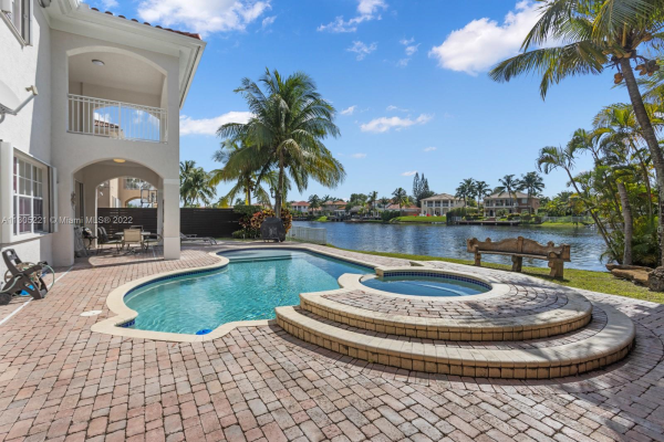 11388 NW 68th St, Doral