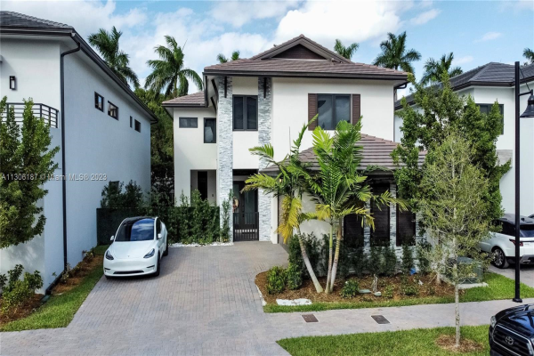 8127 NW 48th Ter, Doral
