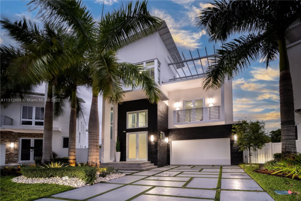 8210 NW 33 Terrace, Doral