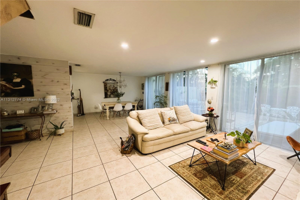 9978 Costa Del Sol Blvd, Doral