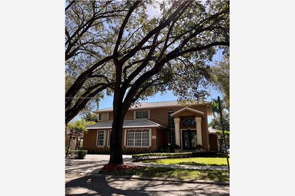 8390 NW 166th Ter, Miami Lakes