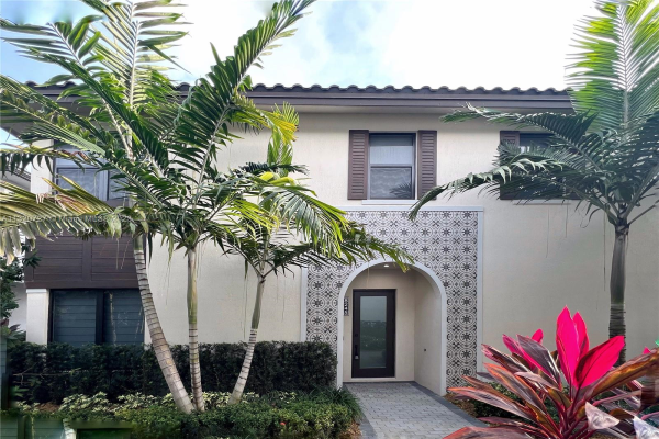 8245 NW 44th St, Doral