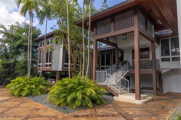 620 Harbor Cir, Key Biscayne