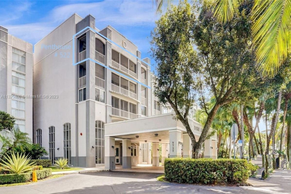 9725 NW 52nd St, Doral