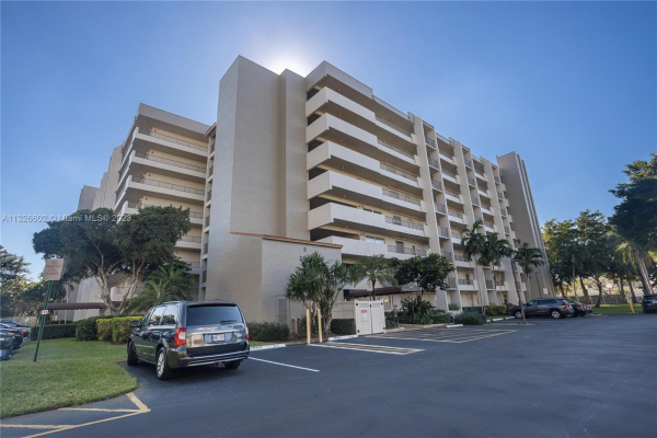 3910 Inverrary Blvd, Lauderhill