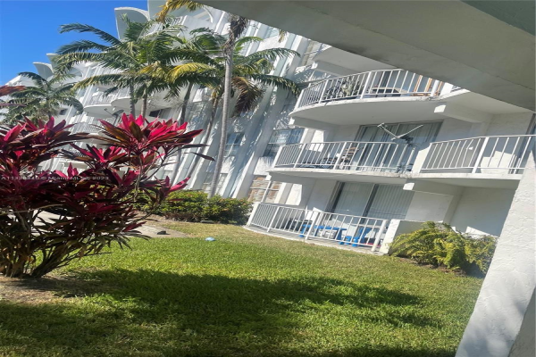 484 NW 165th St Rd, Miami