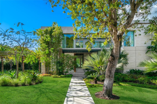 390 Pacific Rd, Key Biscayne