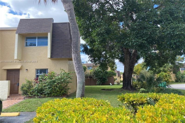 5742 Blueberry Ct, Lauderhill