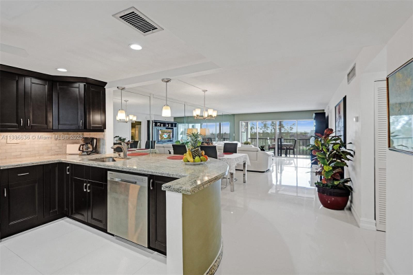 3930 Inverrary Blvd, Lauderhill