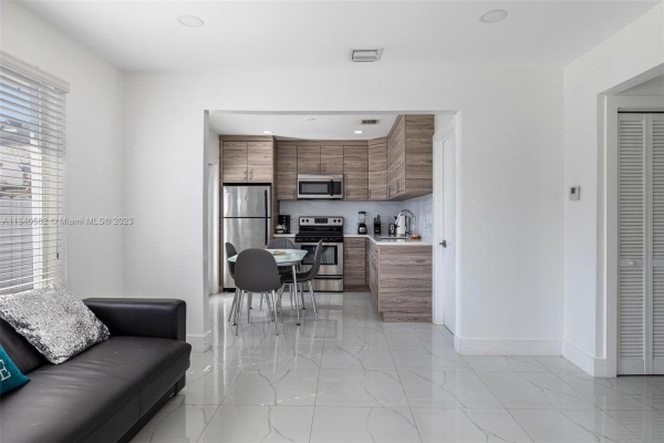 301 NW 34th St, Miami