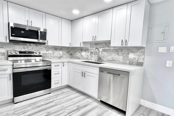 4174 Inverrary Dr, Lauderhill